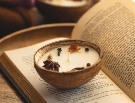 Spice-Themed Coco Shell Candle
